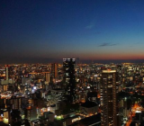 比寻找温暖更重要的是让自己成为一盏灯火作文