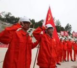 各级党和国家机关中的党支部围绕服务中心建设队伍开展工作发挥对党员的教育管